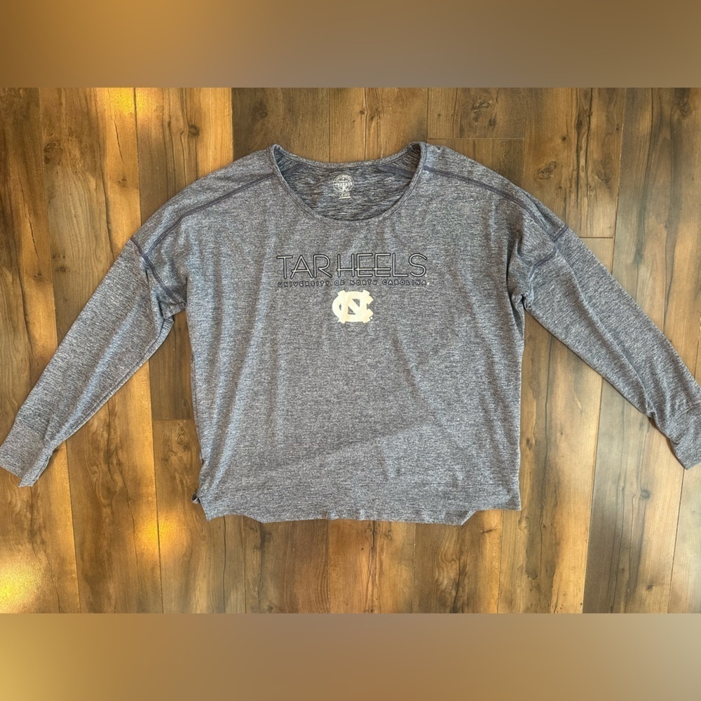 UNC Tar Heels Long Sleeve Performance Top | Women’s L | Basketball Season Ready - Picture 3 of 7